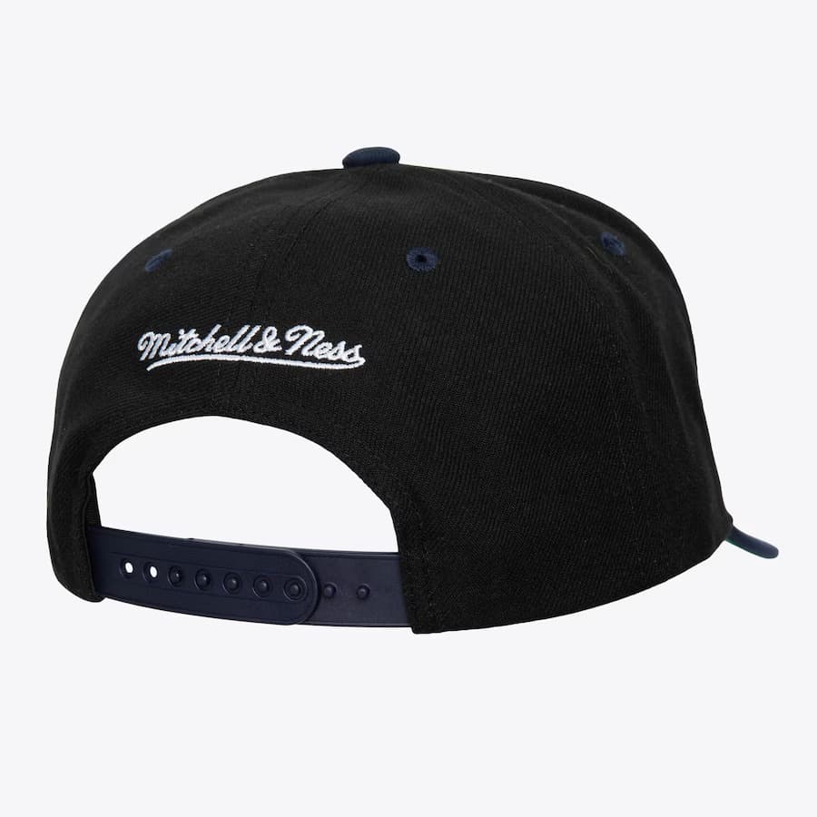 Бейсболка Mitchell & Ness Black New York Yankees Tailsweep 2.0 Pro Snapback Hat