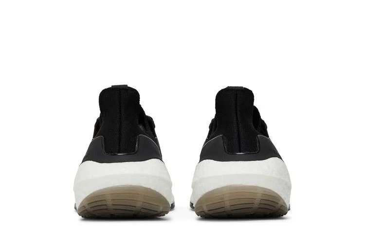 Krossovki-adidas-UltraBoost-22-Black-White-5