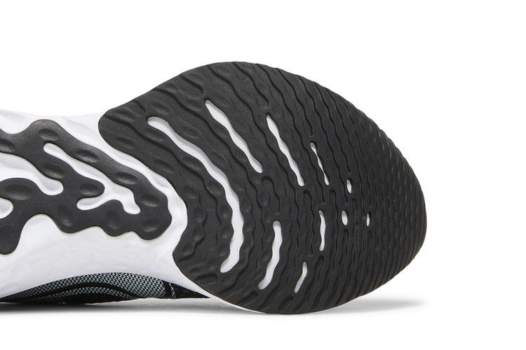 wmns-react-infinity-run-flyknit-black-white-cd4372-012_04