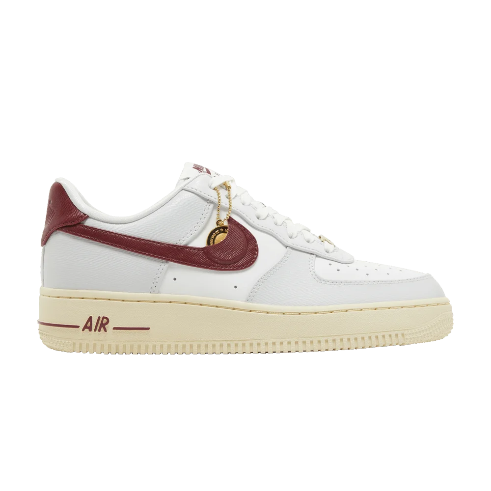 Krossovki-Nike-Wmns-Air-Force-1-07-SE-Sisterhood-Team-Red