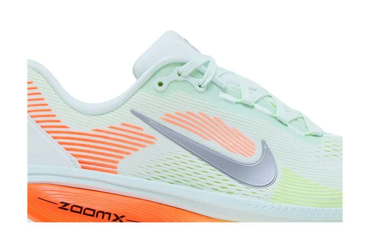 Кроссовки Nike Vomero 18 'Barely Green Hyper Crimson'