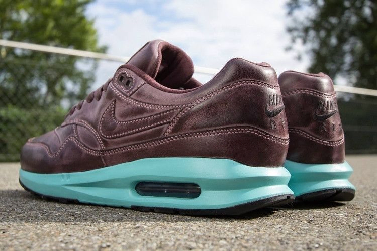 nike-air-max-lunar1-leather-men-s-shoe-704996-200_01