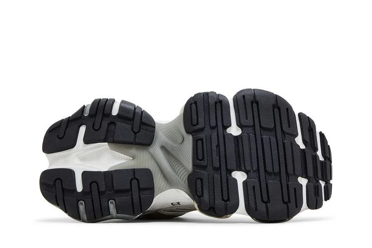 Кроссовки Balenciaga Cargo Sneaker 'Worn-Out - White Black'