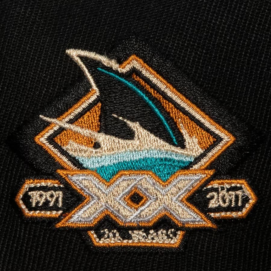 Бейсболка Mitchell & Ness Black San Jose Sharks With Love Snapback Hat