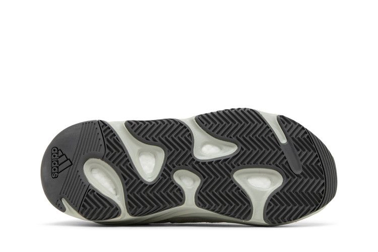 Кроссовки adidas Yeezy Boost 700 'Salt' 2024