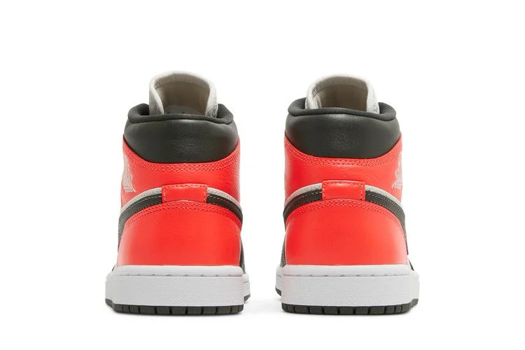 Кроссовки Wmns Air Jordan 1 Mid SE 'Newsprint'