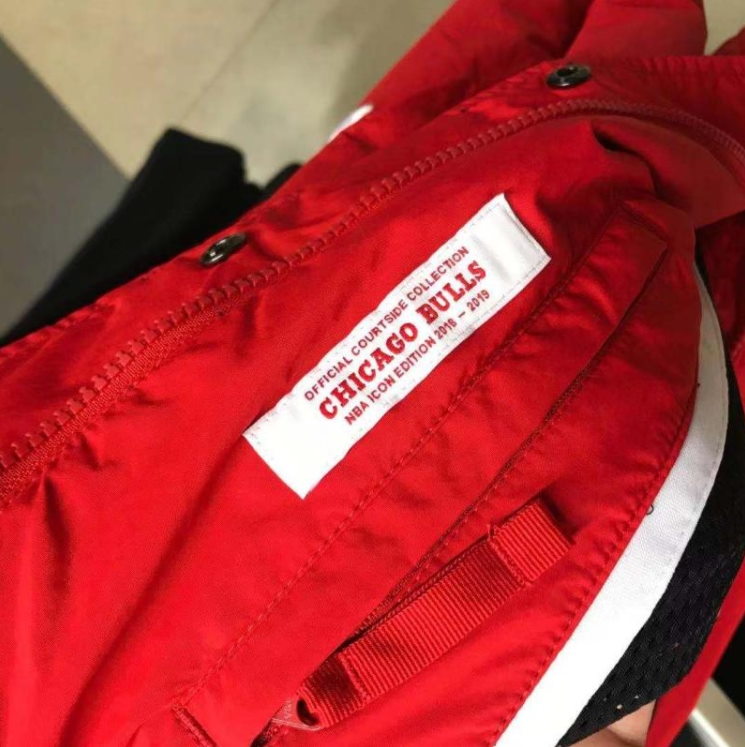 2018-Nike-NBA-Chicago-Bulls-Retro-Red-Bomber-Jacket-3