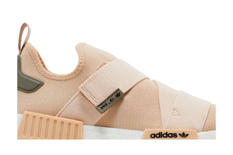 Krossovki-adidas-Wmns-NMD_R1-Strap-Halo-Blush-1
