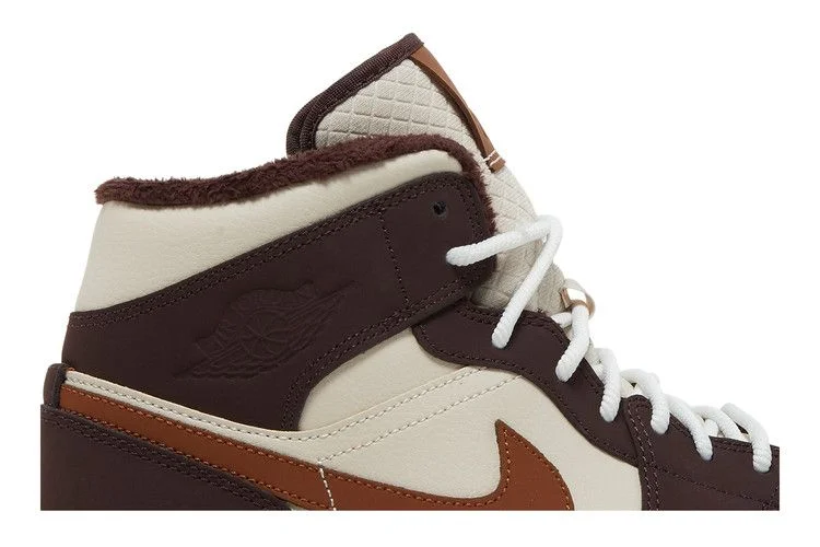 Кроссовки Wmns Air Jordan 1 Mid SE 'Cream Dark Chocolate'