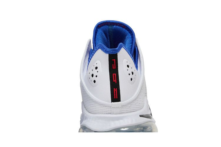 Кроссовки Nike LeBron 19 Low 'Black Toe'