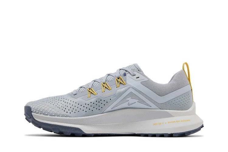 Krossovki-Nike-React-Pegasus-Trail-4-Wolf-Grey-Saturn-Gold-2