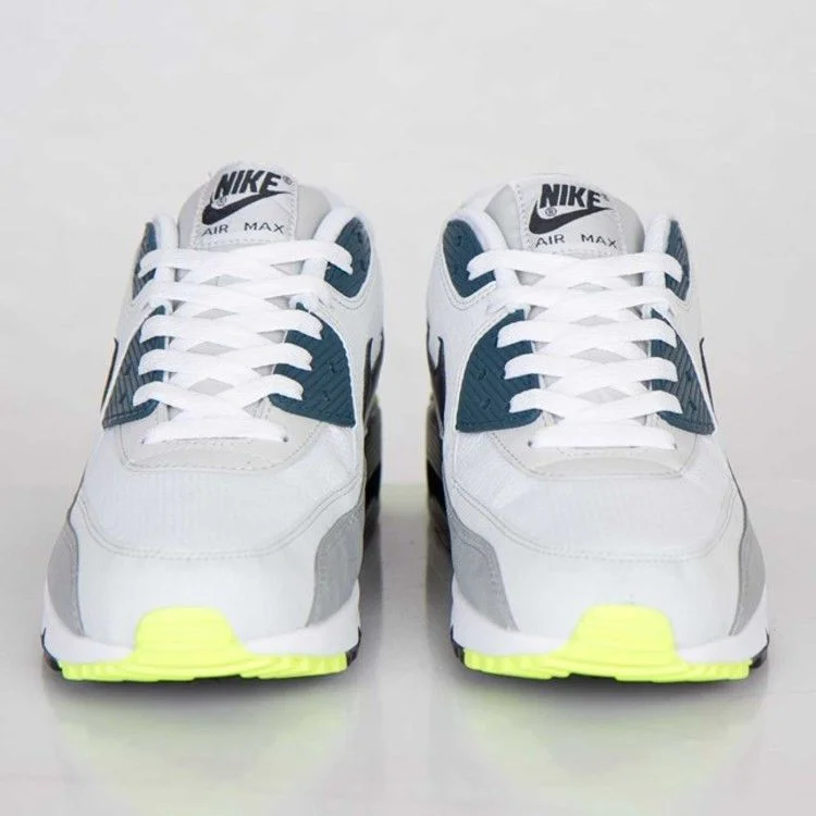 Krossovki-Nike-Air-Max-90-Essential-2-2