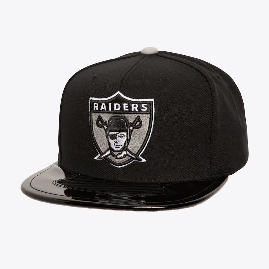 Бейсболка Mitchell & Ness Black Los Angeles Raiders Gridiron Classics Day 11 OG Snapback Hat