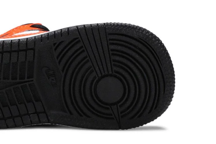 Krossovki-Air-Jordan-1-Mid-TD-Shattered-Backboard-4