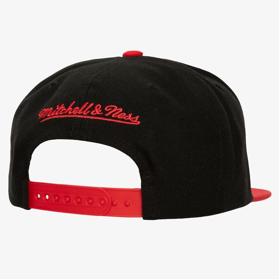 Бейсболка Mitchell & Ness Black Chicago Bulls Banners Up Snapback Hat
