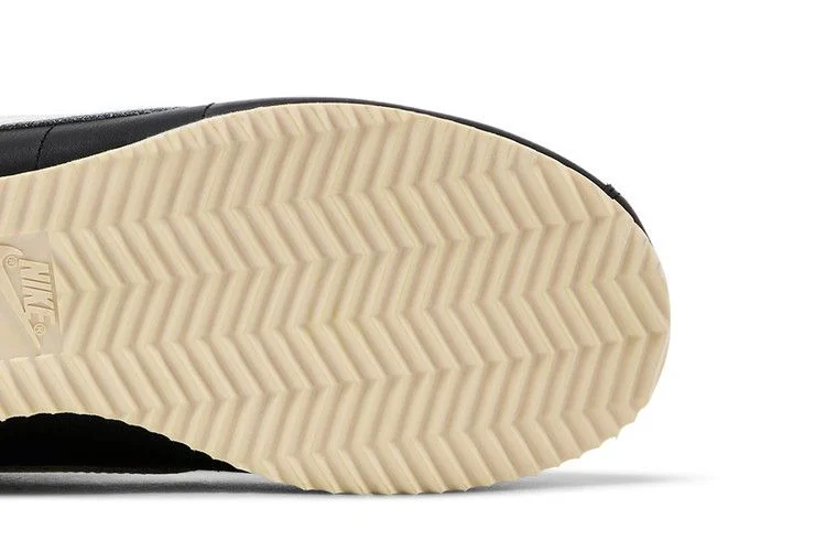 Krossovki-Nike-Wmns-Cortez-23-Black-Sail-4