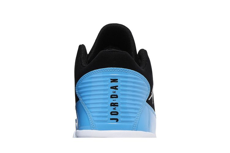 Кроссовки Air Jordan Max Aura 2 'Black University Blue'