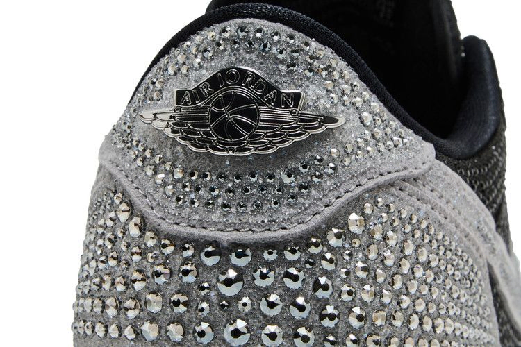 wmns-air-jordan-1-low-og-stealth-hm9208-001_08
