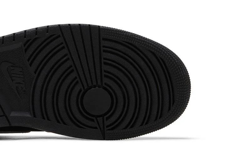 Кроссовки Air Jordan 1 Retro High OG 'Black White 2.0'