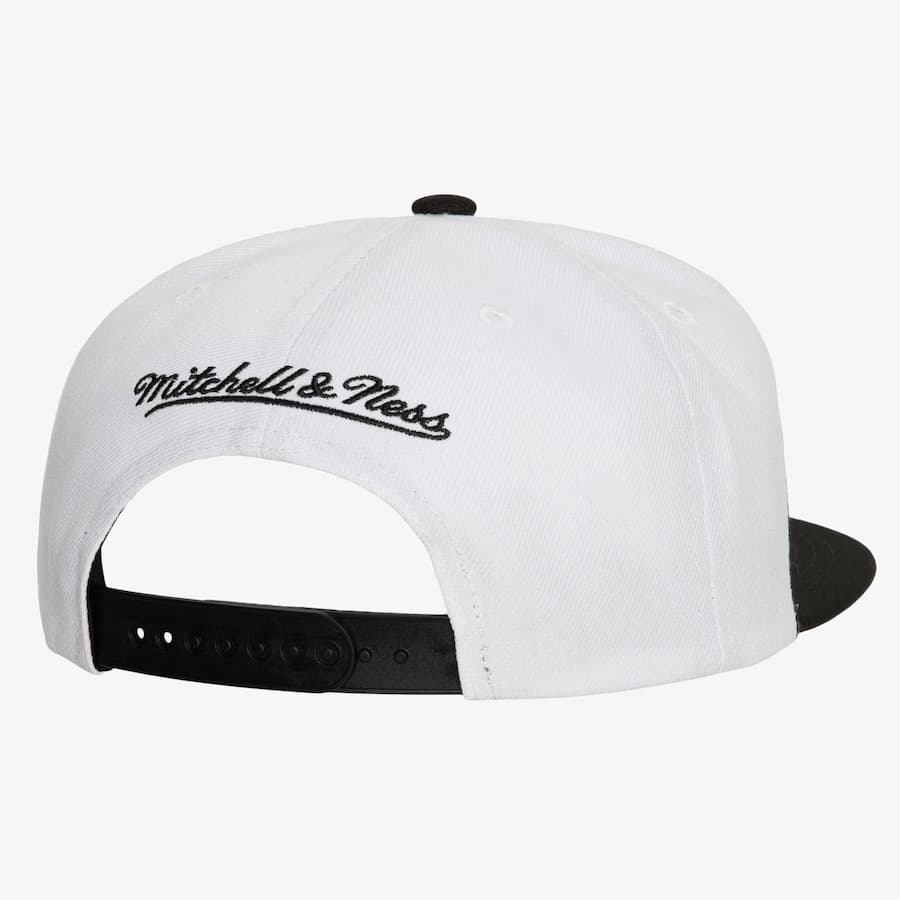 Бейсболка Mitchell & Ness White Los Angeles Kings Vintage Sharktooth Snapback Hat