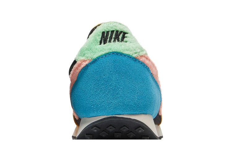 wmns-daybreak-fur-pack-guava-ice-atomic-pink-dc3275-064_06