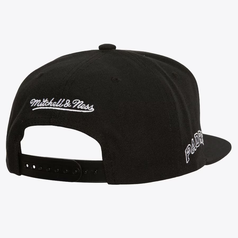 Бейсболка Mitchell & Ness Black White San Diego Padres Cooperstown Collection Evergreen OG Snapback Hat