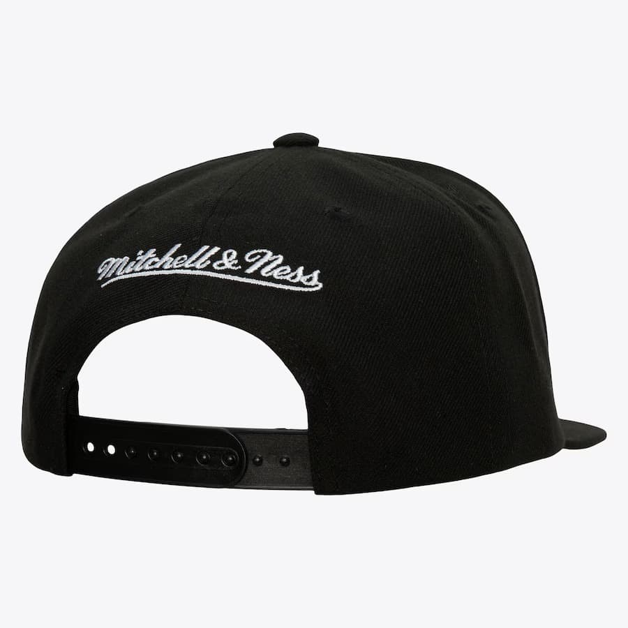 Бейсболка Mitchell & Ness Black San Jose Sharks Champ Stack Snapback Hat