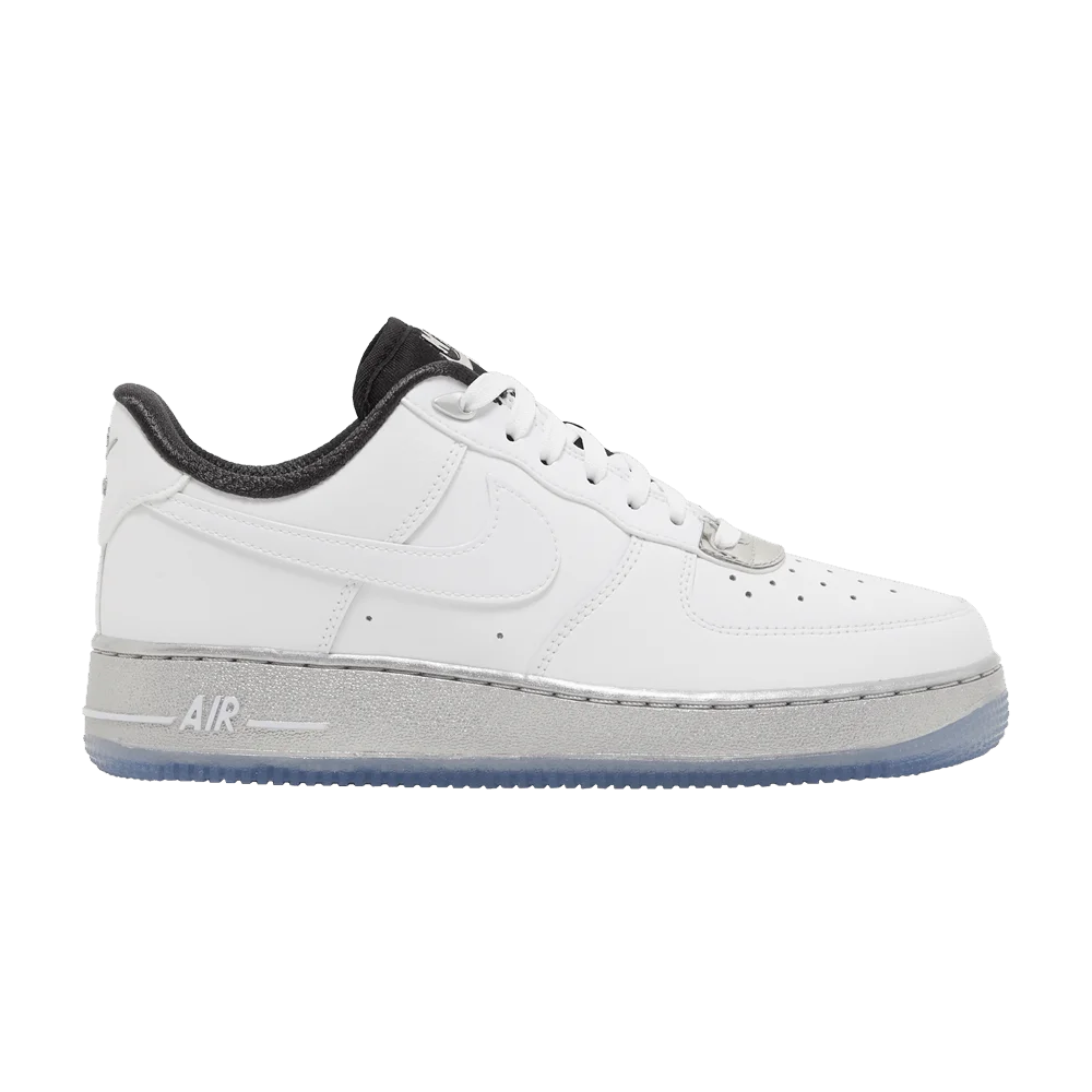 Krossovki-Nike-Wmns-Air-Force-1-07-SE-Chrome-Pack-White