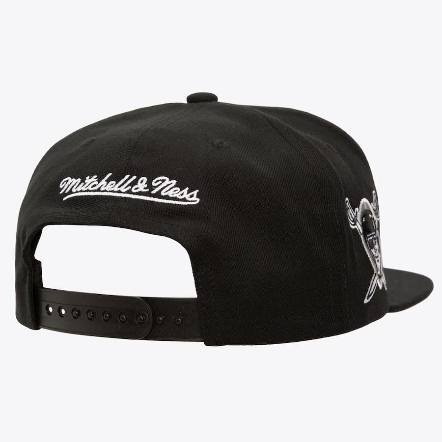 Бейсболка Mitchell & Ness Black Oakland Raiders Diamonds Up Snapback Hat