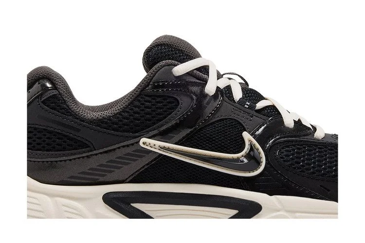 Krossovki-Nike-V5-RNR-Jackie-Robinson-Day-1