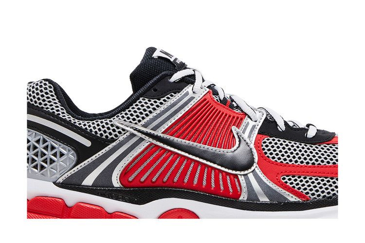 Кроссовки Nike Men's Air Zoom Vomero 5 'Metallic Silver University Red'