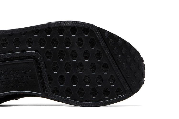 Кроссовки adidas NMD_R1 'Black Scarlet Trefoil Midsole'