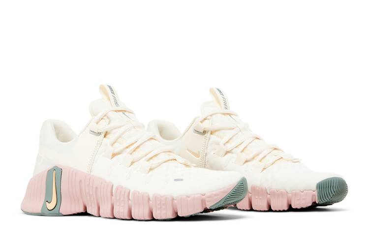 wmns-free-metcon-5-pale-ivory-ice-peach-dv3950-102_07