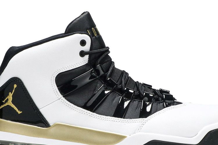 Кроссовки Air Jordan Max Aura 'White Black Gold'