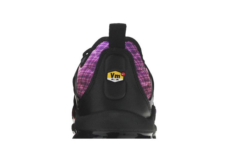 Кроссовки Nike Air VaporMax Plus 'Grid Sunset'