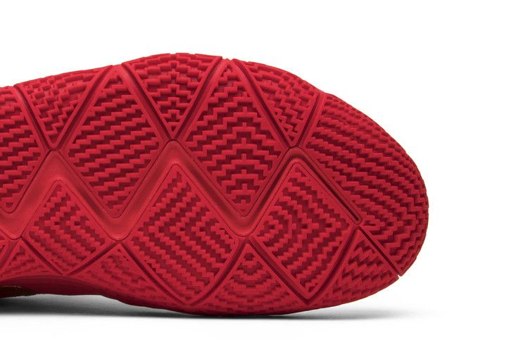 kyrie-4-red-carpet-943806-602_04