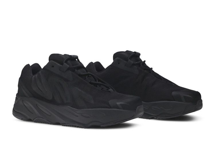yeezy-boost-700-mnvn-kids-triple-black-fy4394_07