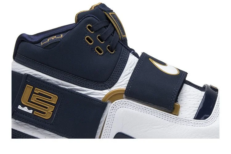 Krossovki-Nike-LeBron-Soldier-1-25-Straight-1