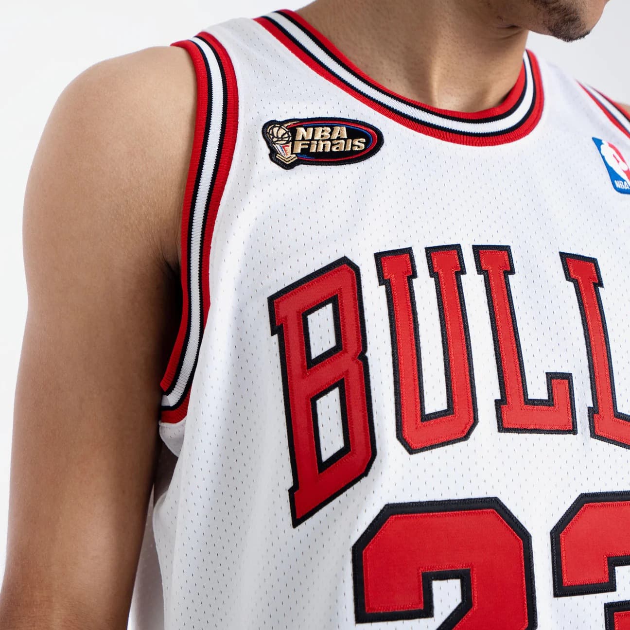 1997-1998-Chicago-Bulls-Michael-Jordan-23-Authentic-Finals-Hardwood-Classic-White-Jersey-2