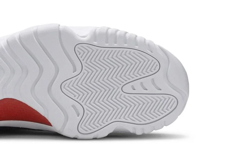 Krossovki-Air-Jordan-Future-Low-Black-Red-4