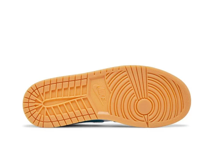 Krossovki-Interscope-Records-x-Air-Jordan-1-Low-Barcelona-3