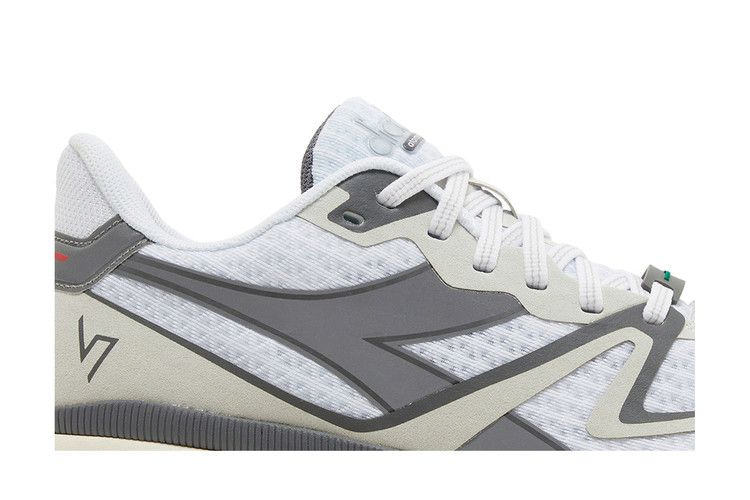 Кроссовки Diadora Atomo V7000 'White Silver'