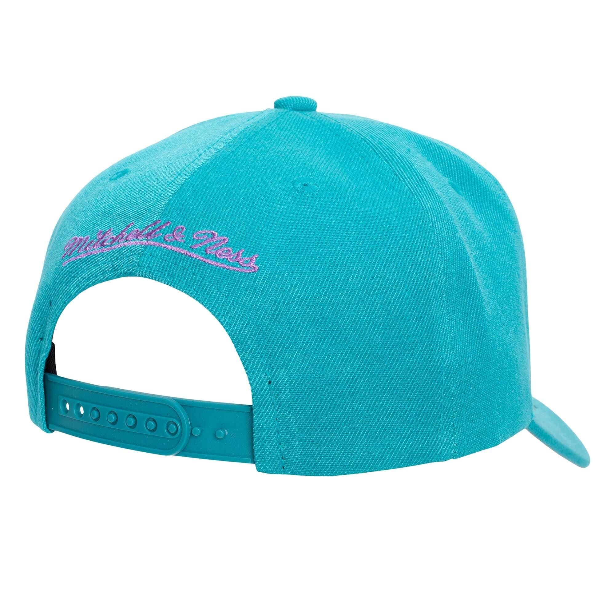 Mitchell-Ness-Secondary-Roses-Pro-Snapback-HWC-Charlotte-Hornets-Hat-1