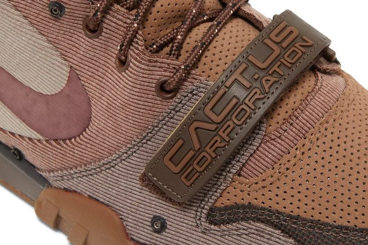 Krossovki-Travis-Scott-x-Nike-Air-Trainer-1-SP-Chocolate-9