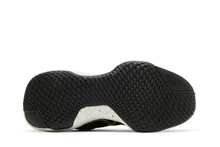 Кроссовки Nike Wmns ZoomX Invincible Run Flyknit 'Black Metallic Gold'