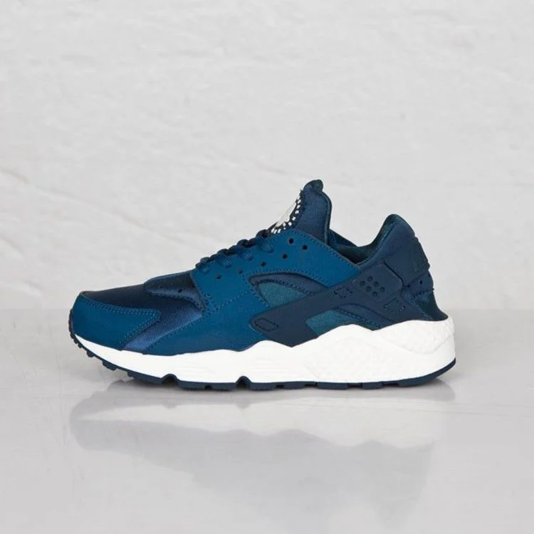 Krossovki-Nike-Wmns-Air-Huarache-Run-3-1