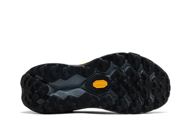 Krossovki-HOKA-Wmns-Speedgoat-5-GORE-TEX-Black-Red-3