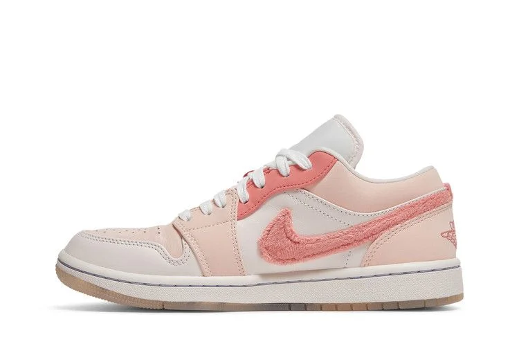 Кроссовки Wmns Air Jordan 1 Low SE 'Mighty Swooshers'
