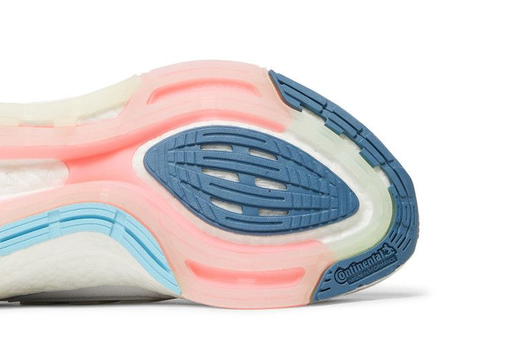 wmns-ultraboost-22-white-almost-blue-gx5929_04