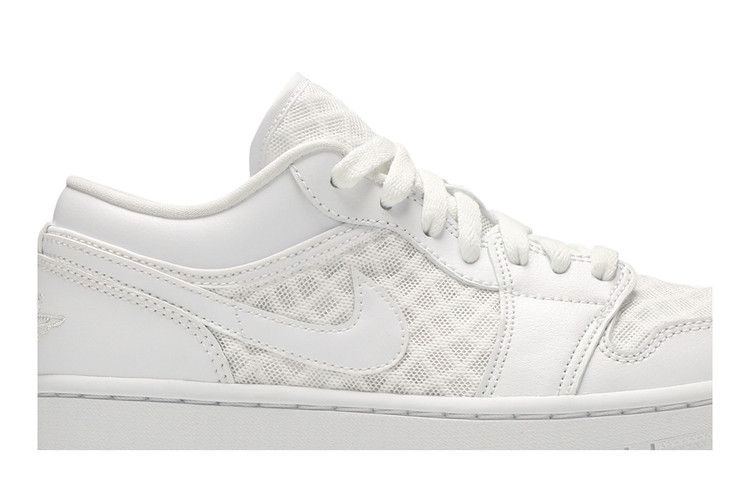 Кроссовки Wmns Air Jordan 1 Low Breathe 'Triple White'